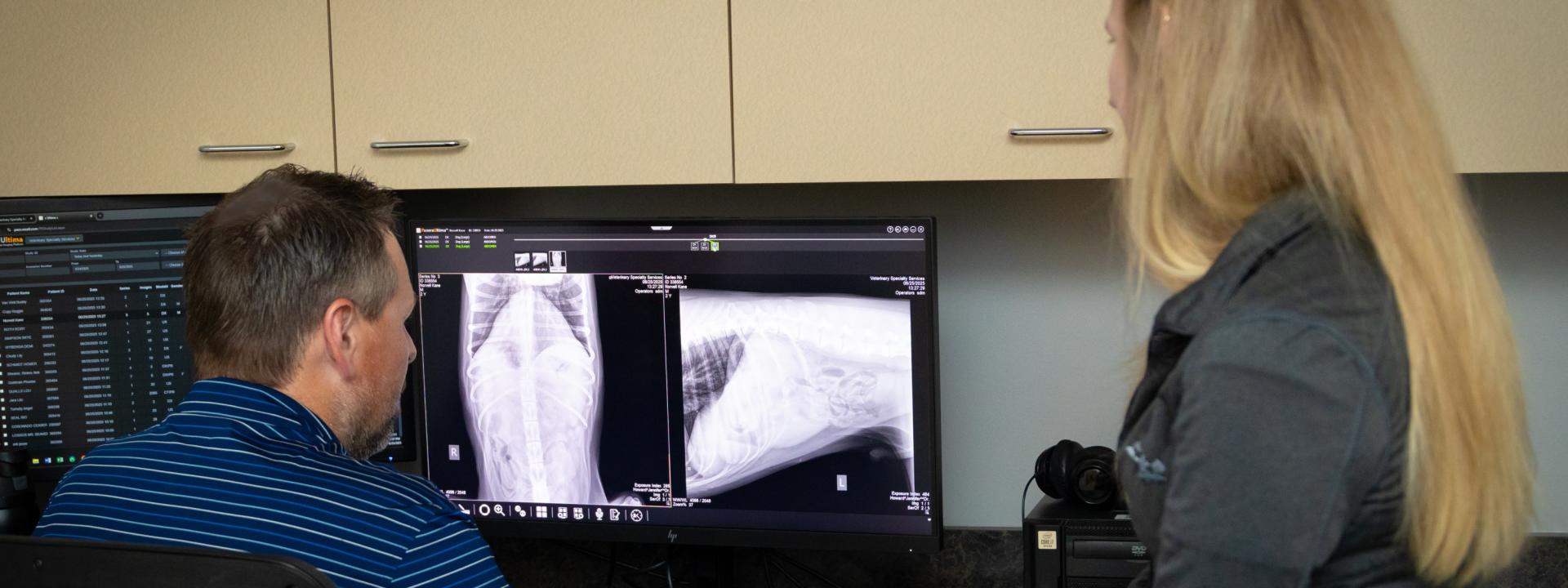 doctors discussing radiograph images